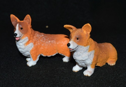Pair corgi dog figurines - figurines,